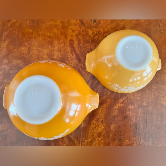 Set of 4 Pyrex Butterfly Cinderella mixing bowls - Picture 3 of 14